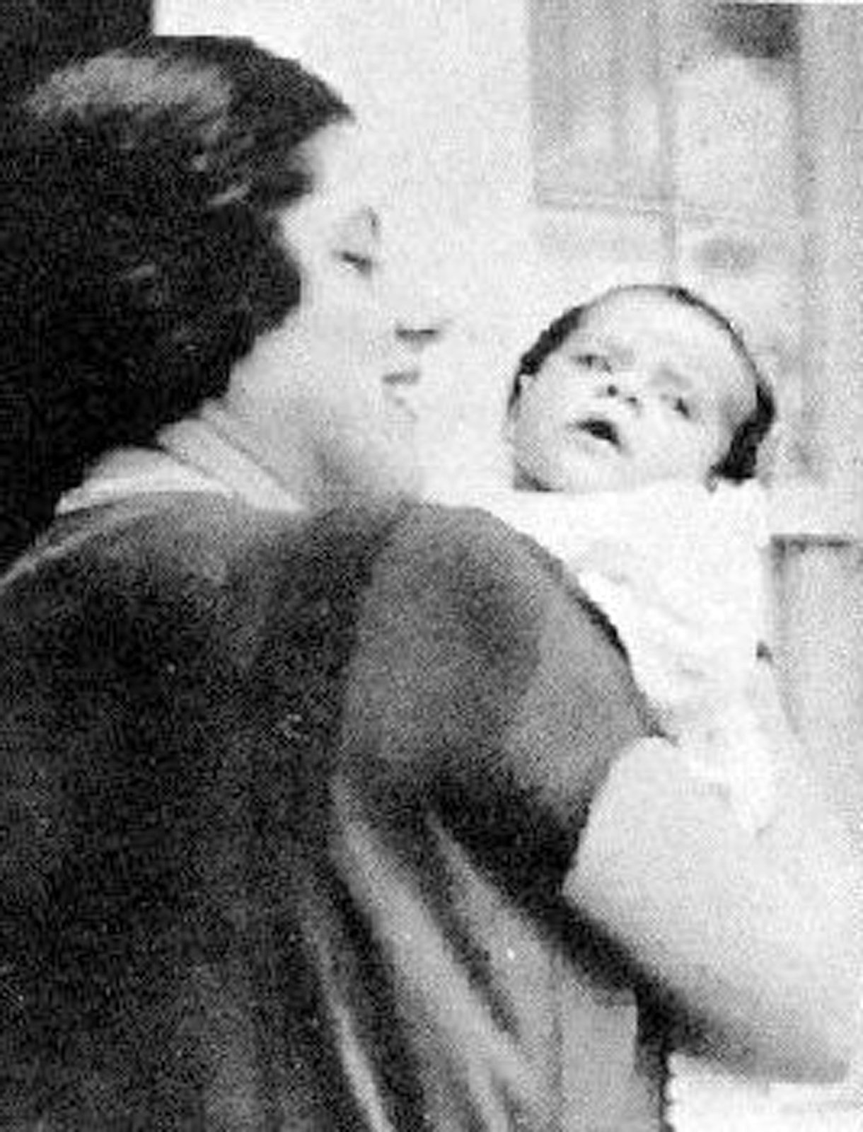 Guiomar Novaes com o filho ainda bebê