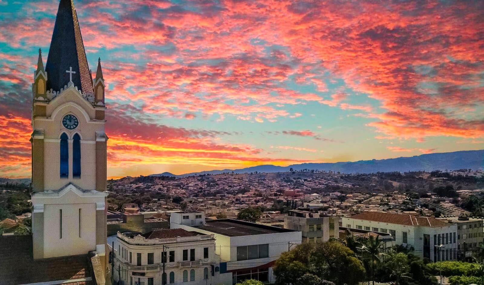 São João da Boa Vista ao entardecer.