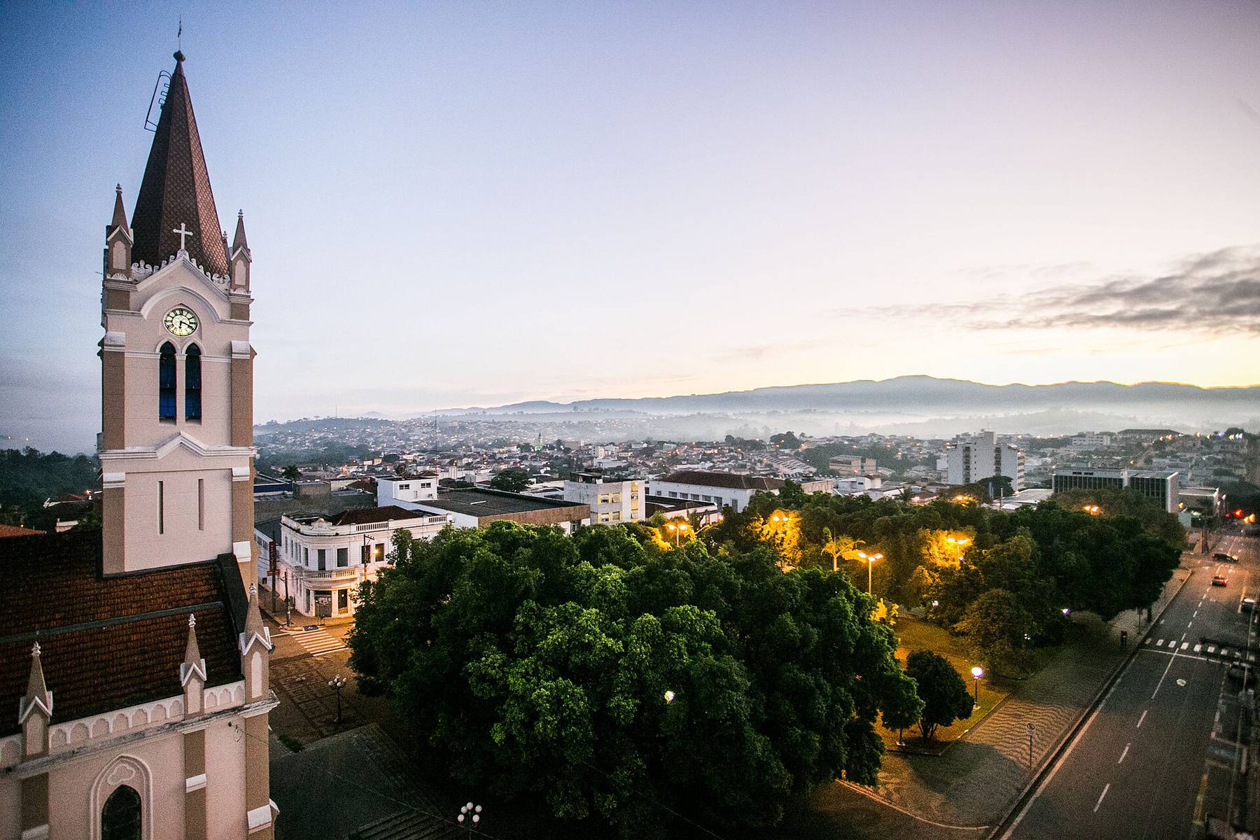 Vista da Igreja Matriz de São João da Boa Vista, na Praça da Catedral